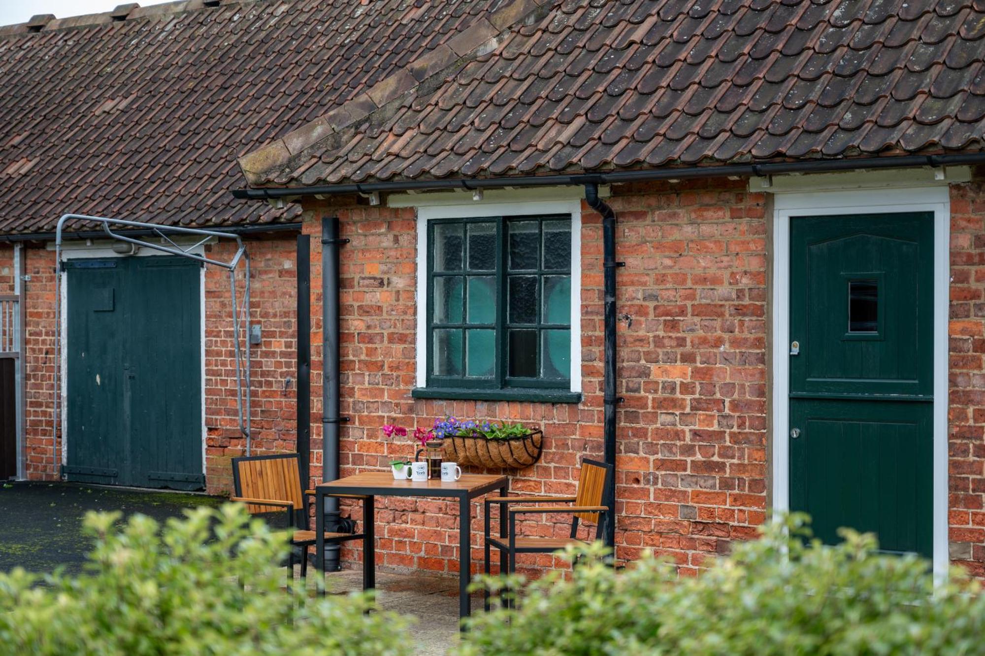Stableside Hotel At York Racecourse — Photos 2
